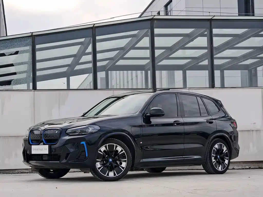 BMW iX3 — фото 1
