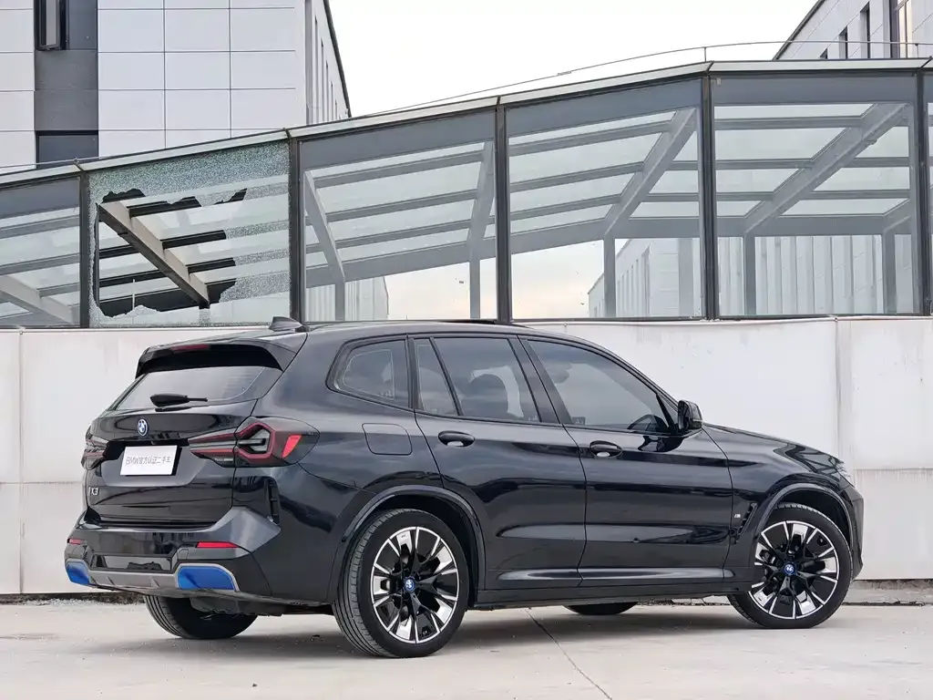 BMW iX3 — фото 5