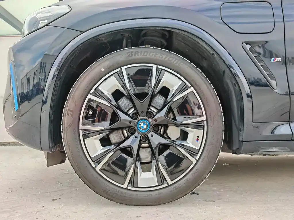 BMW iX3 — фото 6