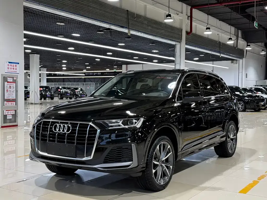 Audi Q7 — фото 1