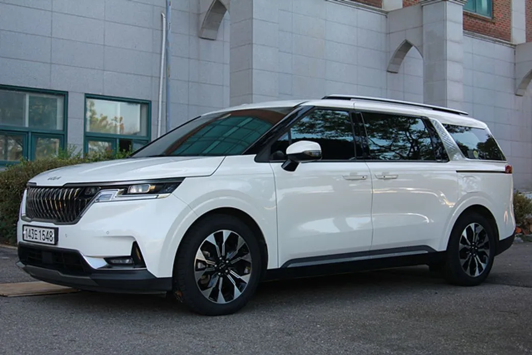 Kia Carnival — фото 1