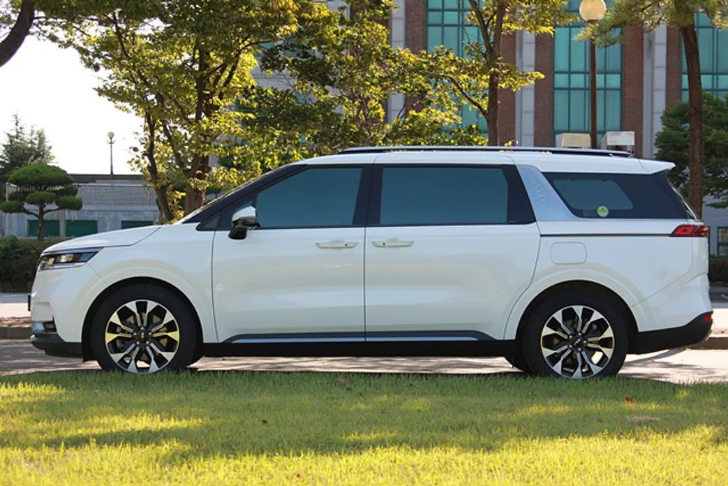Kia Carnival — фото 10