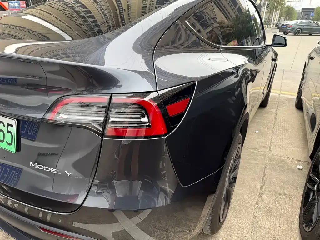 Tesla Model Y — фото 4