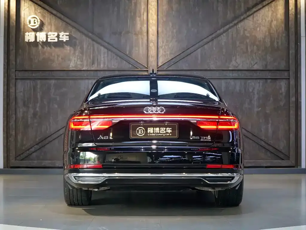 Audi A8 — фото 5