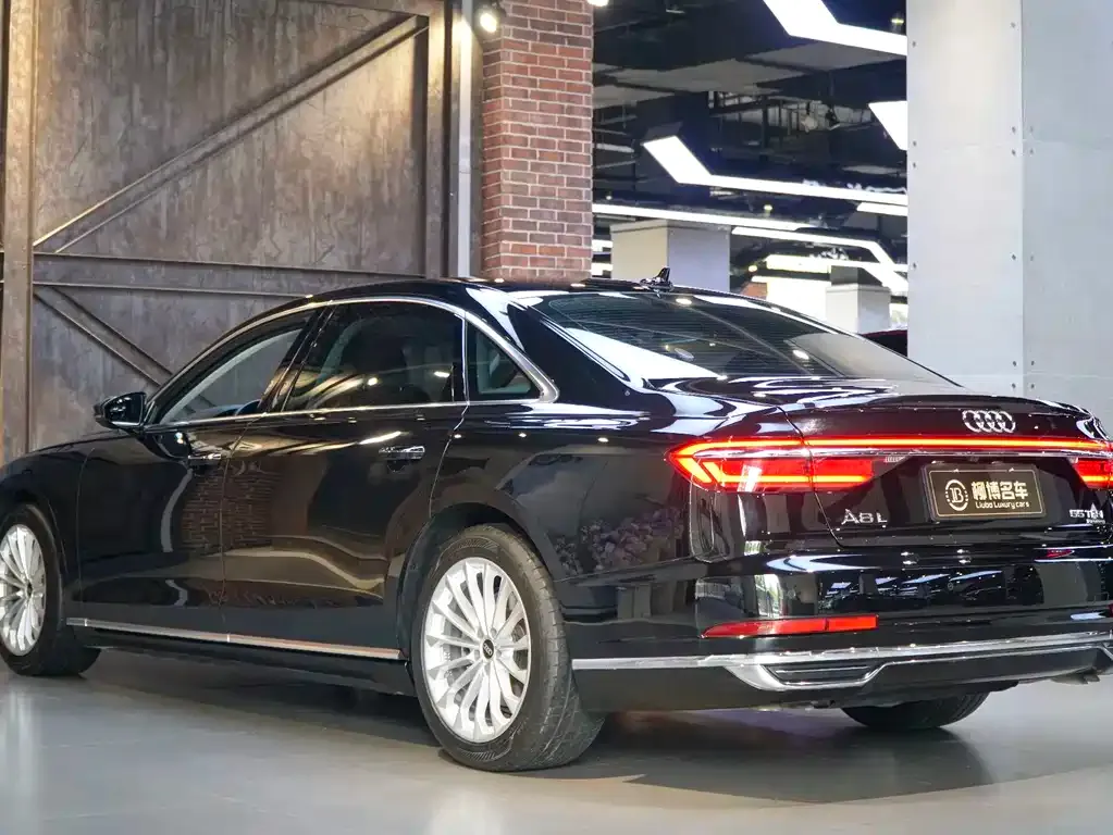 Audi A8 — фото 9