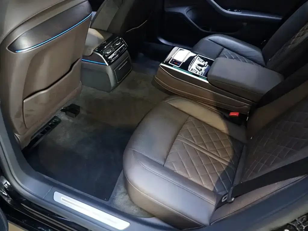 Audi A8 — фото 10