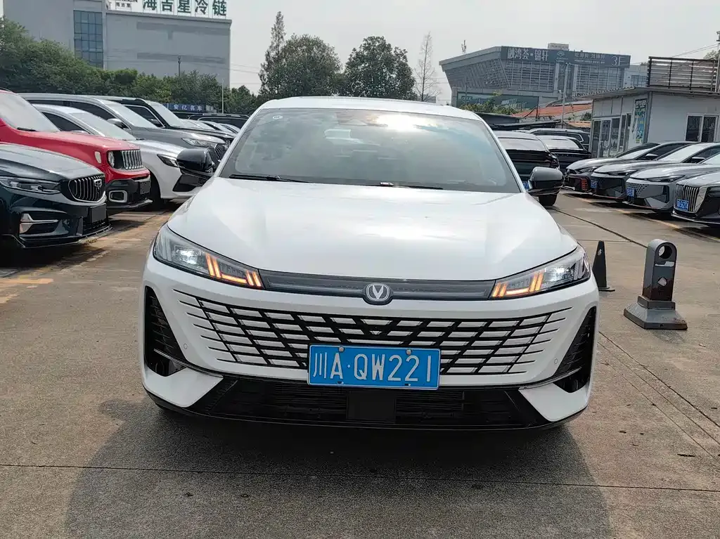 Changan Eado — фото 10