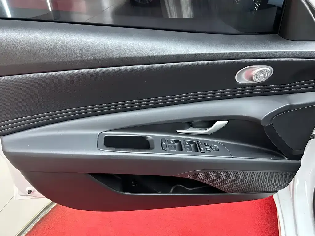 Hyundai Elantra — фото 3