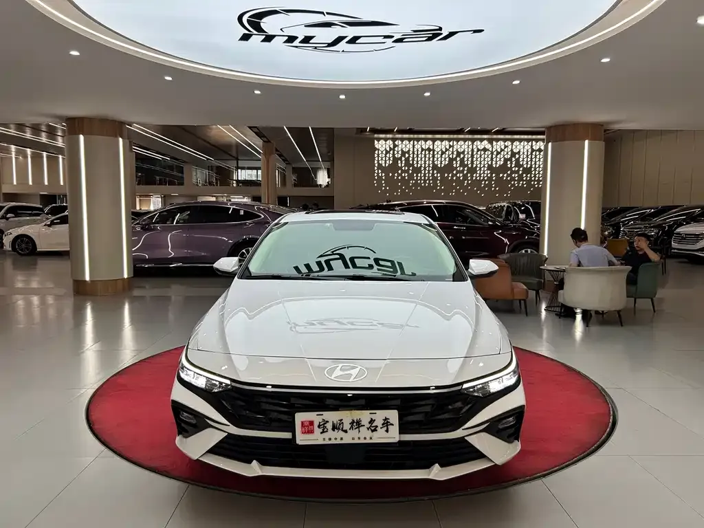 Hyundai Elantra — фото 2