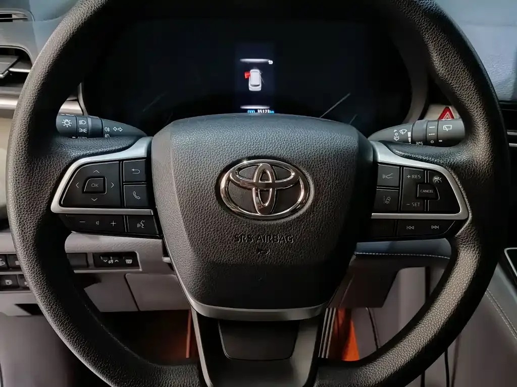Toyota Granvia — фото 5