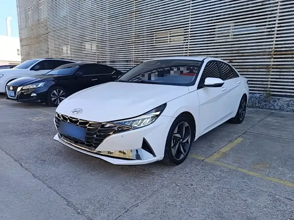 Hyundai Elantra — фото 1