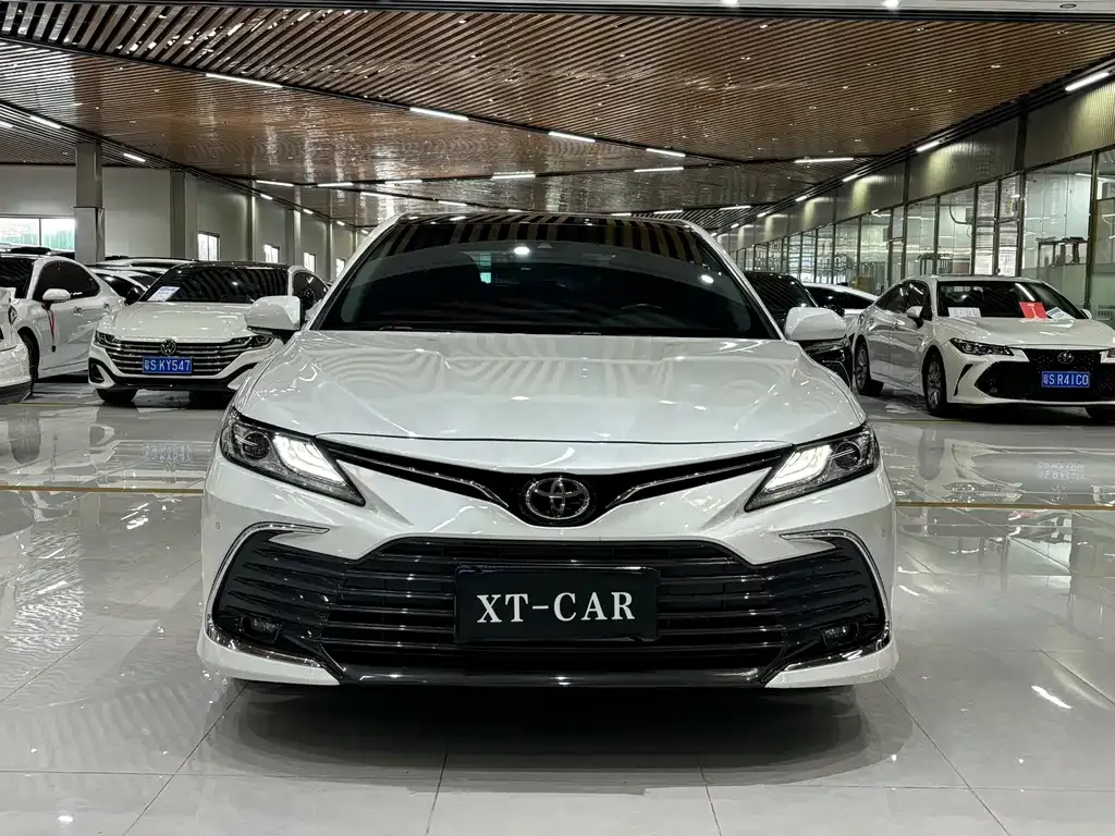 Toyota Camry — фото 10