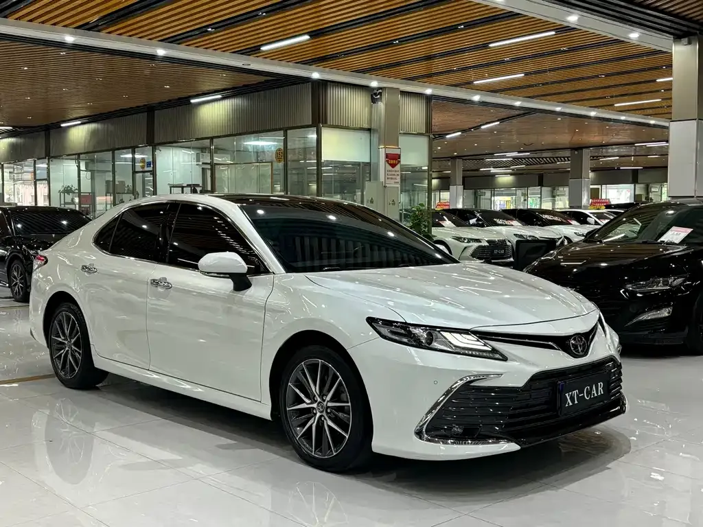 Toyota Camry — фото 7