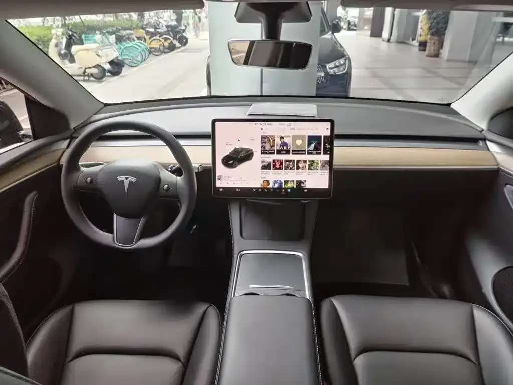 Tesla Model Y — фото 7