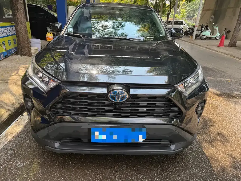 Toyota RAV4 — фото 4