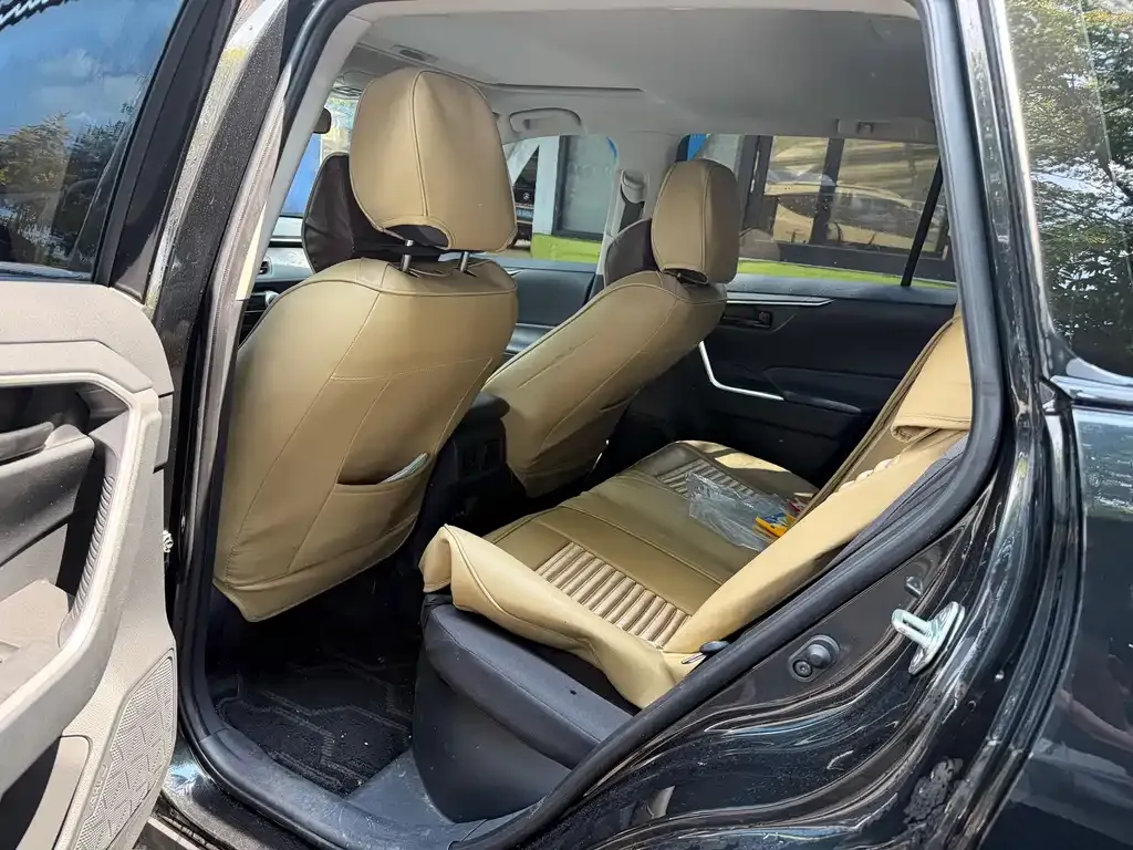 Toyota RAV4 — фото 6
