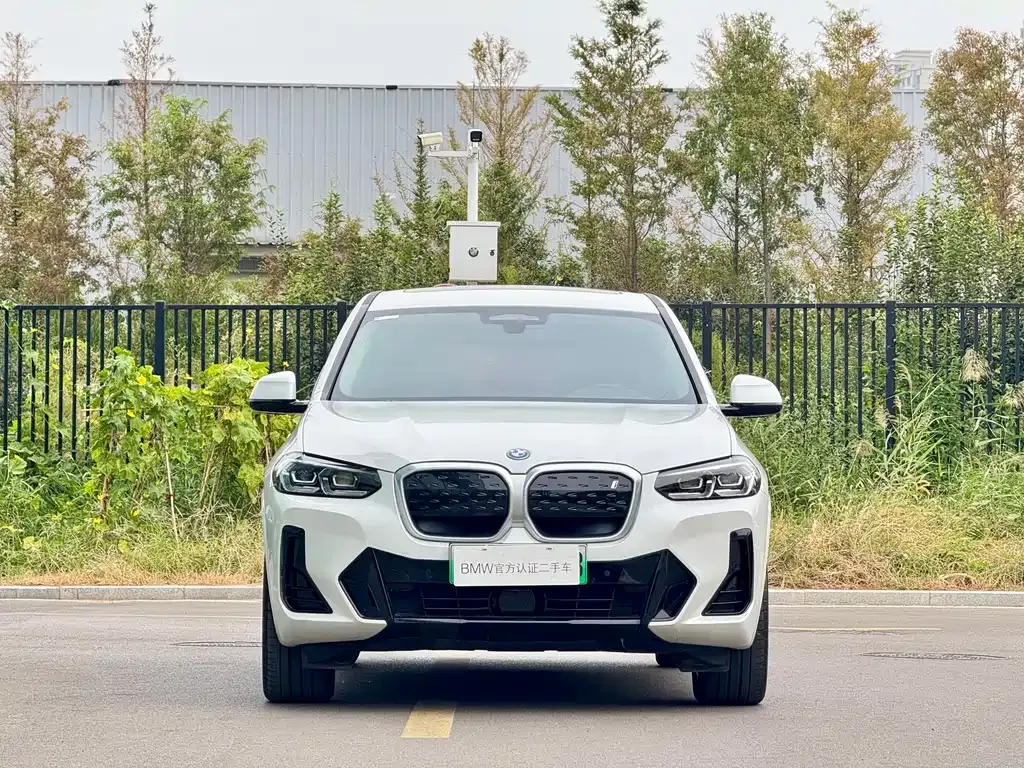 BMW iX3 — фото 8