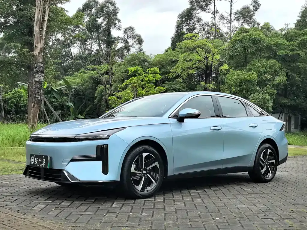 Geely Galaxy L6 — фото 1