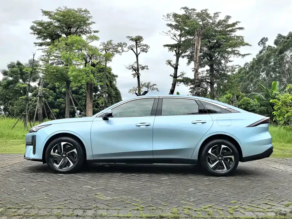 Geely Galaxy L6 — фото 7