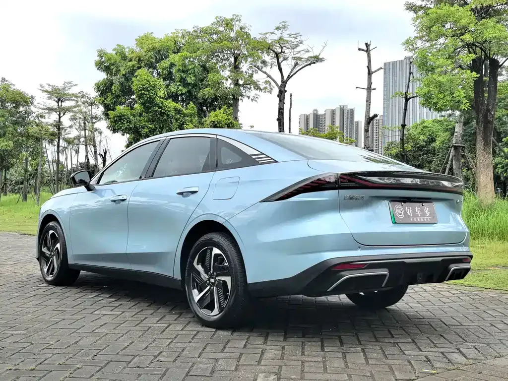 Geely Galaxy L6 — фото 10
