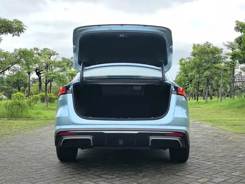 Geely Galaxy L6 — фото 4