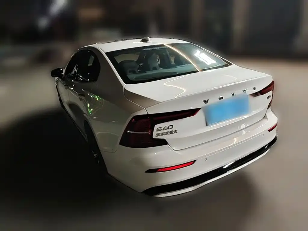 Volvo S60 — фото 10