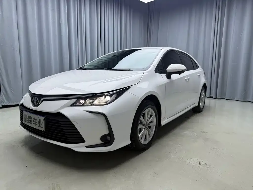 Toyota Corolla — фото 1
