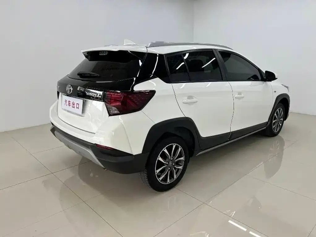 Toyota Yaris L — фото 4