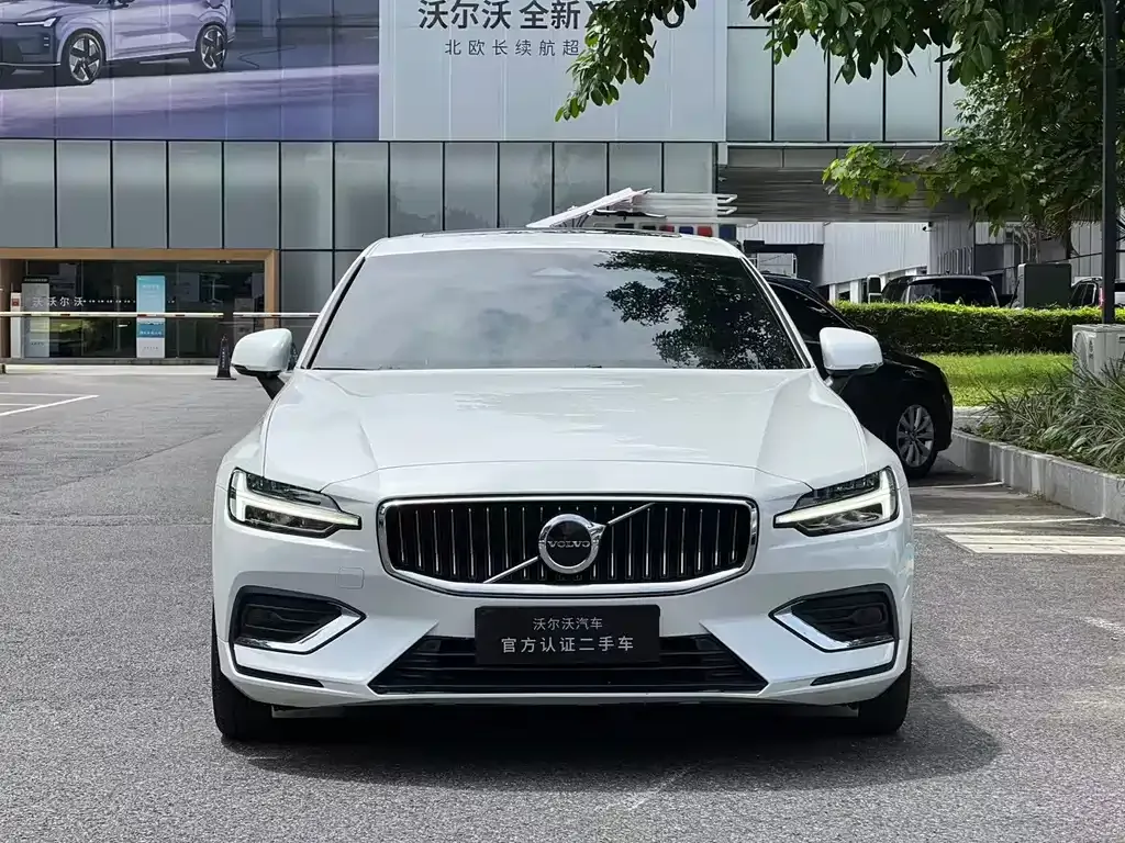 Volvo S60 — фото 4