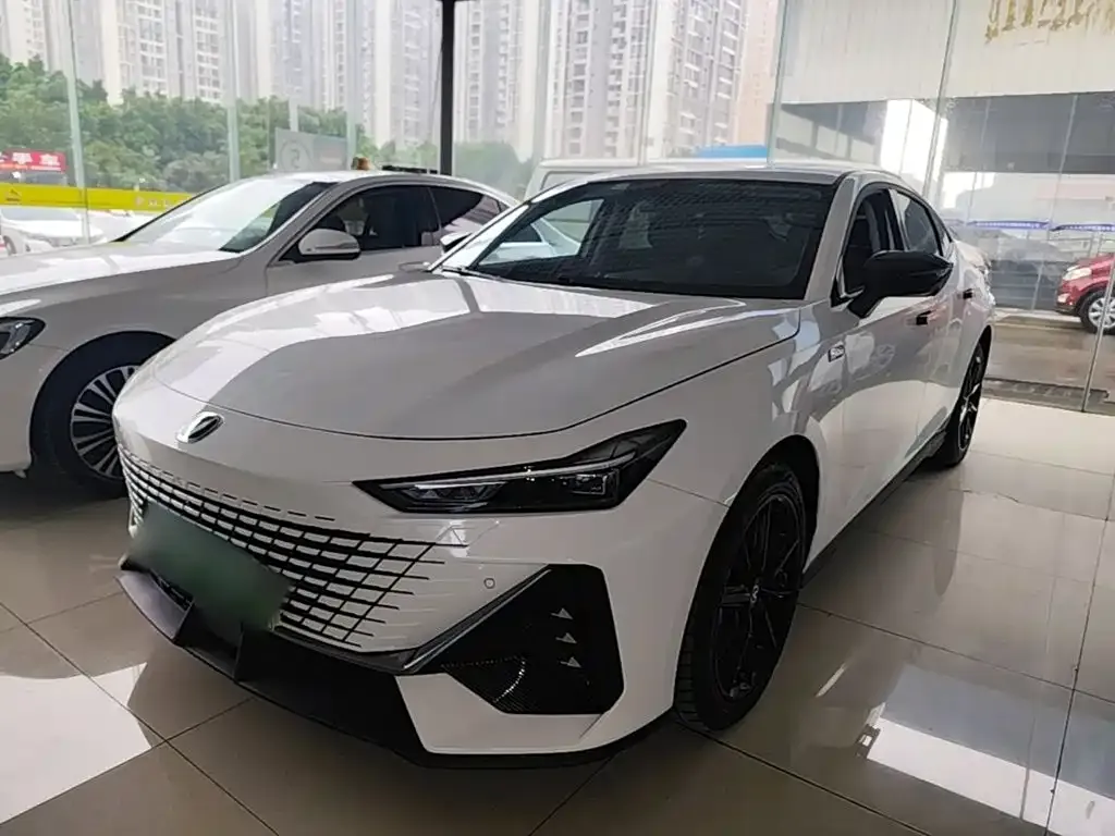 Changan UNI-V iDD — фото 1