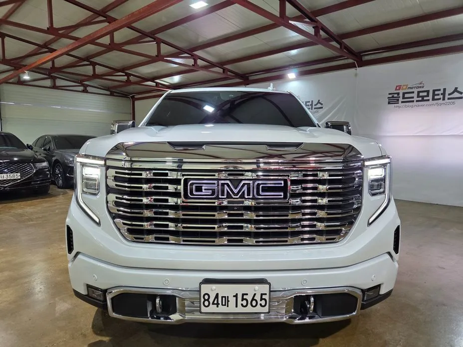 GMC Sierra — фото 1
