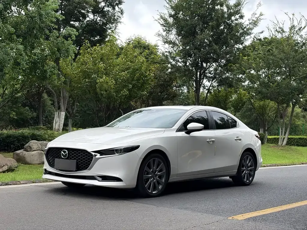 Mazda 3 Axela — фото 1