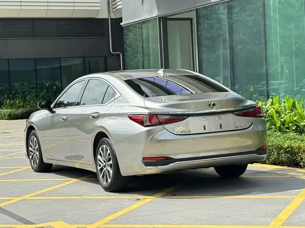 Lexus ES — фото 3