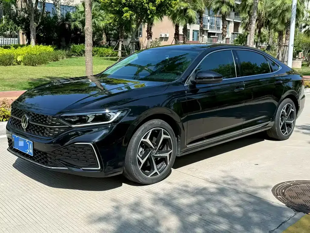 Volkswagen Passat — фото 1