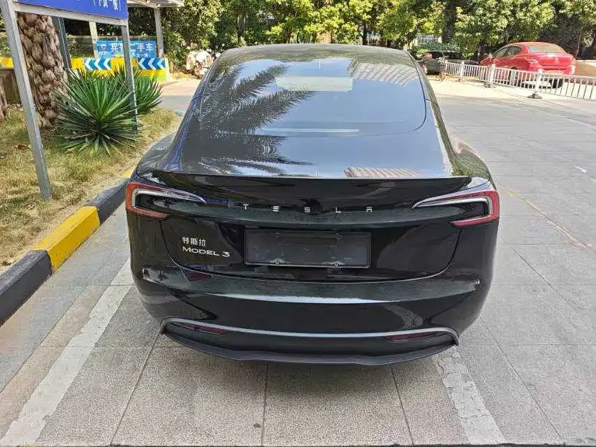Tesla Model 3 — фото 5