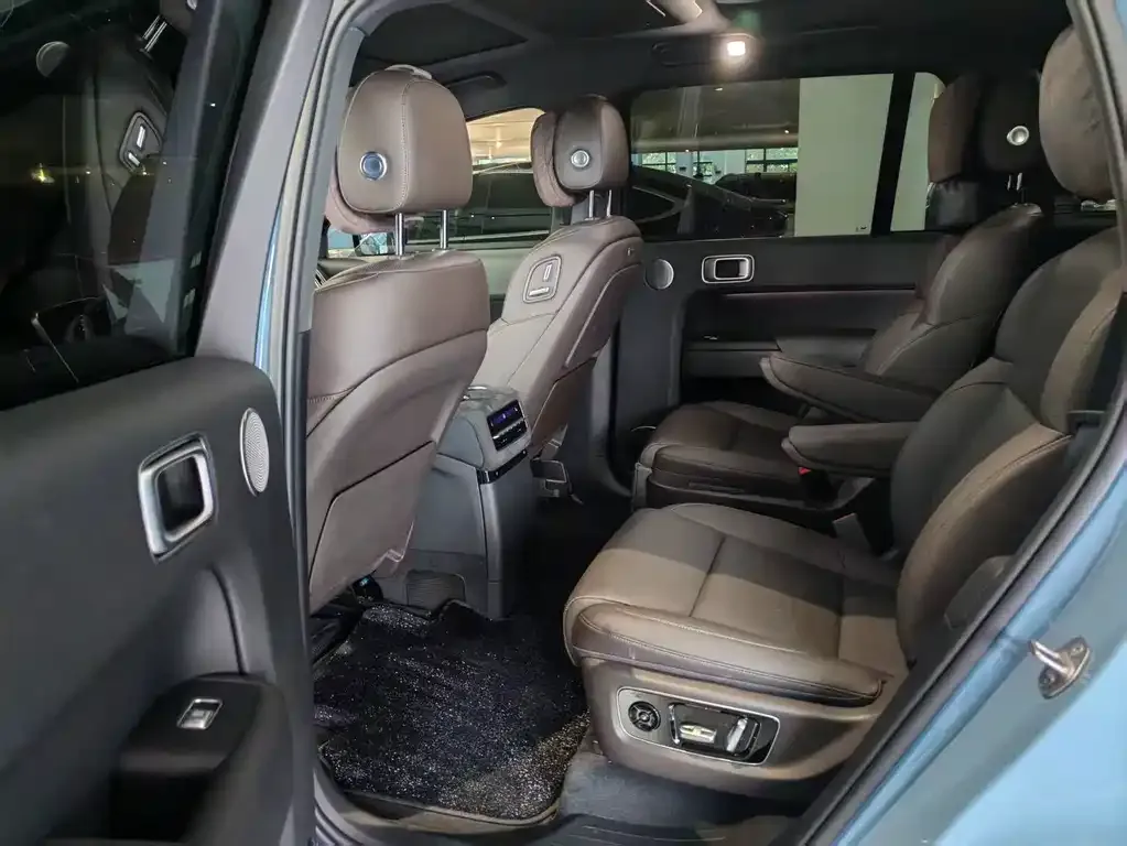 Li Auto L9 — фото 7