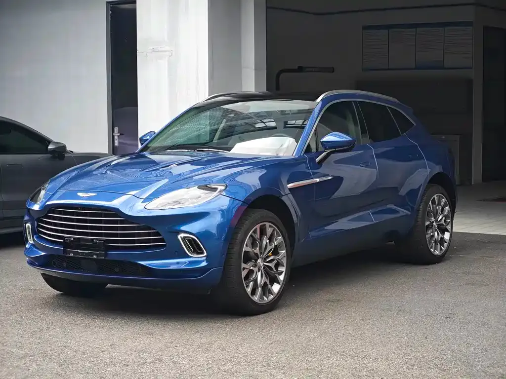 Aston Martin DBX — фото 1