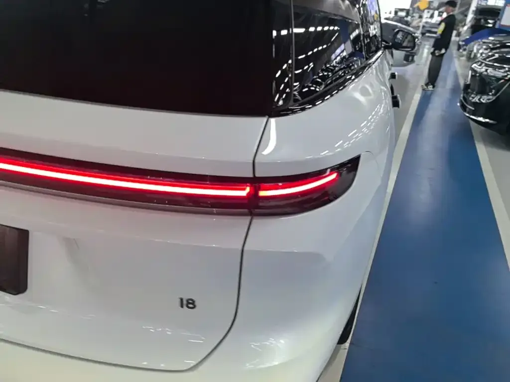 Li Auto Li i8 — фото 2