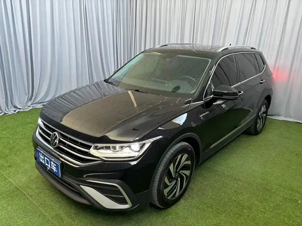 Volkswagen Tiguan L — фото 1
