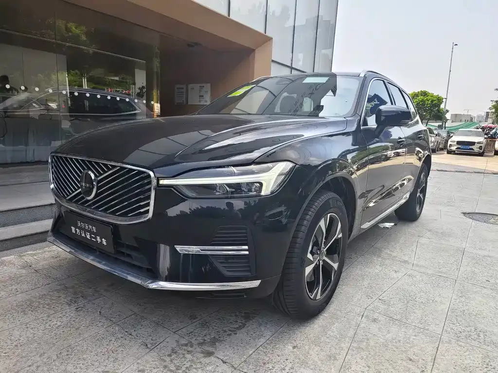 Volvo XC60 — фото 1