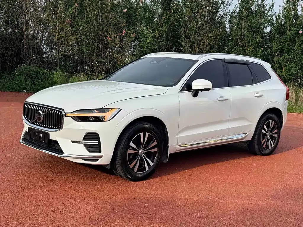 Volvo XC60 — фото 1