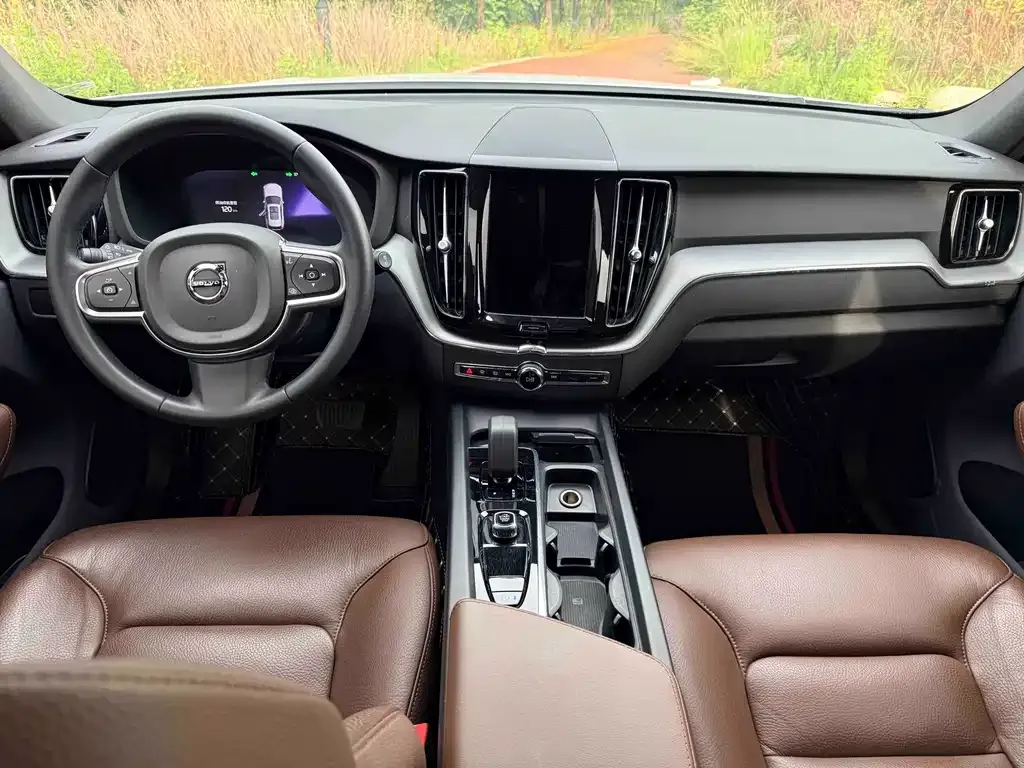 Volvo XC60 — фото 4