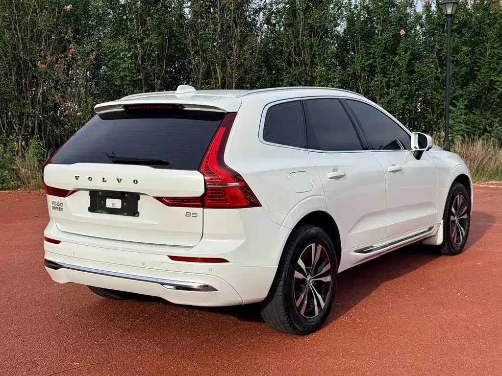 Volvo XC60 — фото 3