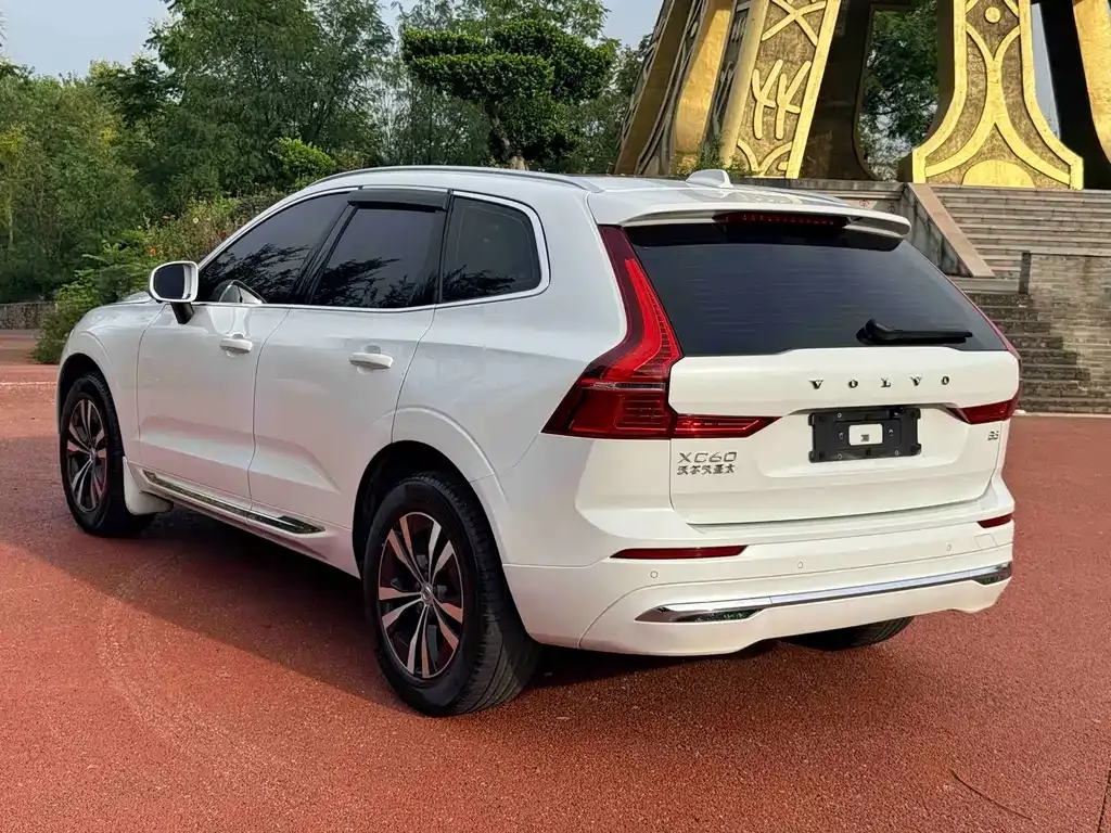 Volvo XC60 — фото 6