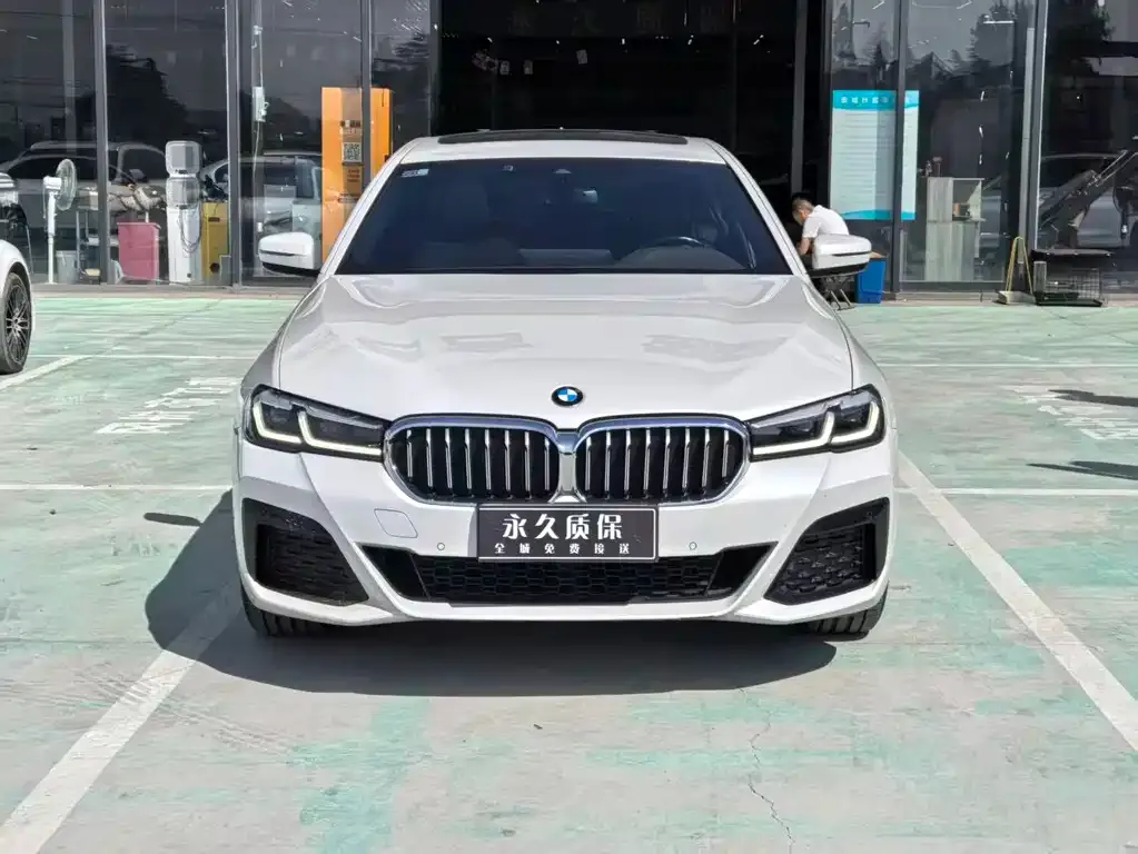 BMW 5 Series — фото 1