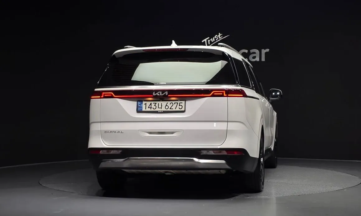 Kia Carnival — фото 10