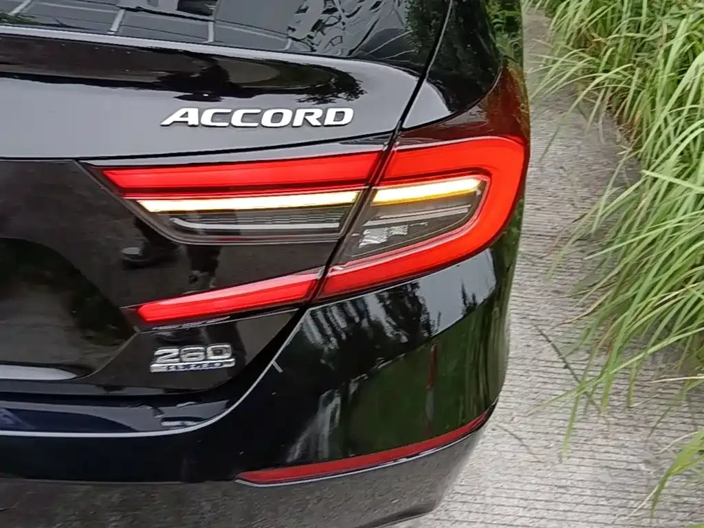 Honda Accord — фото 7