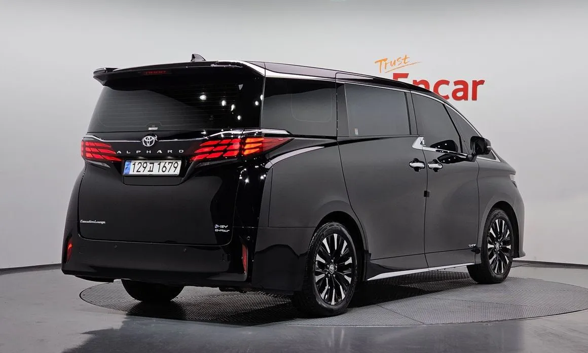 Toyota Alphard — фото 5