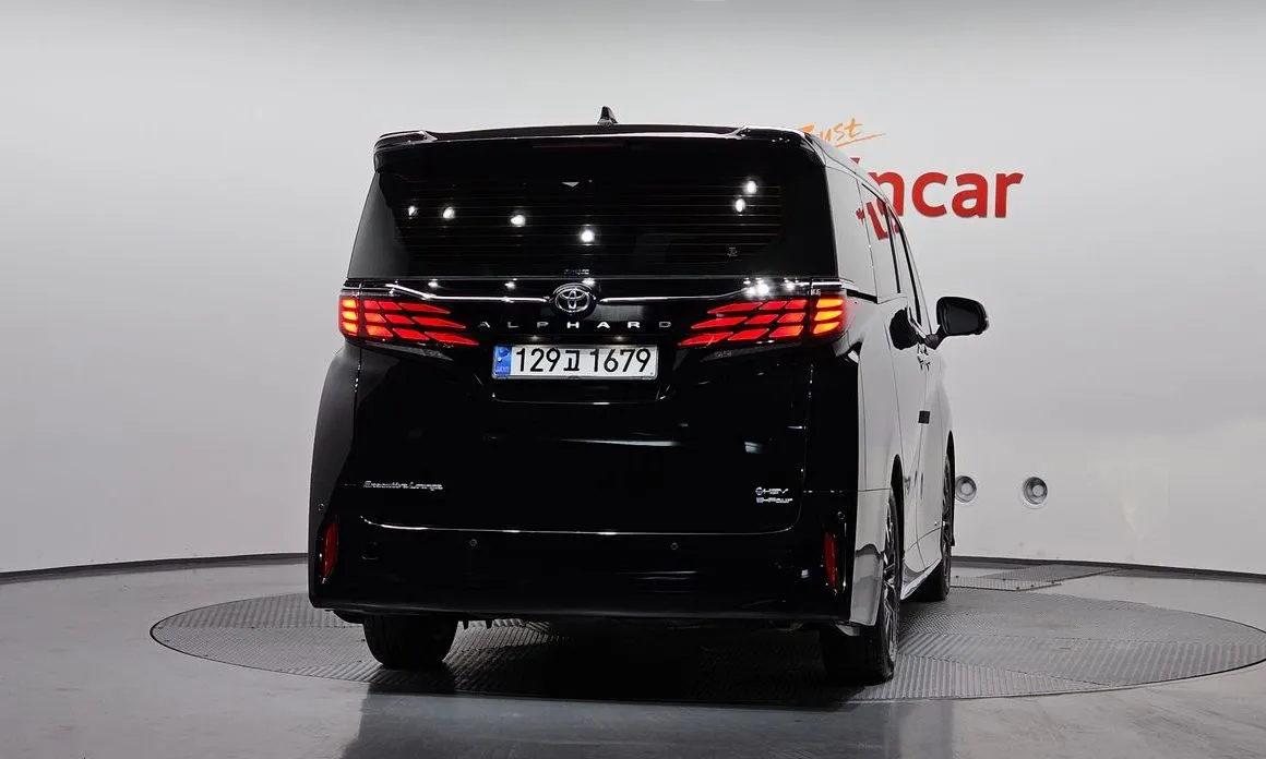 Toyota Alphard — фото 3
