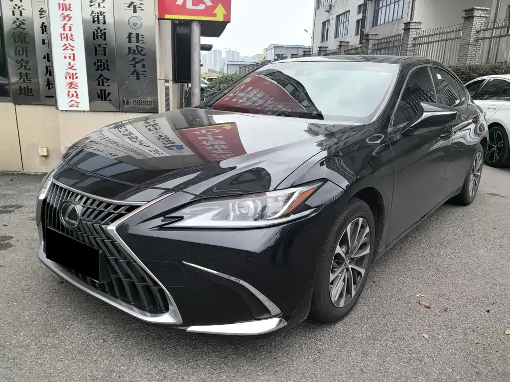 Lexus ES — фото 1